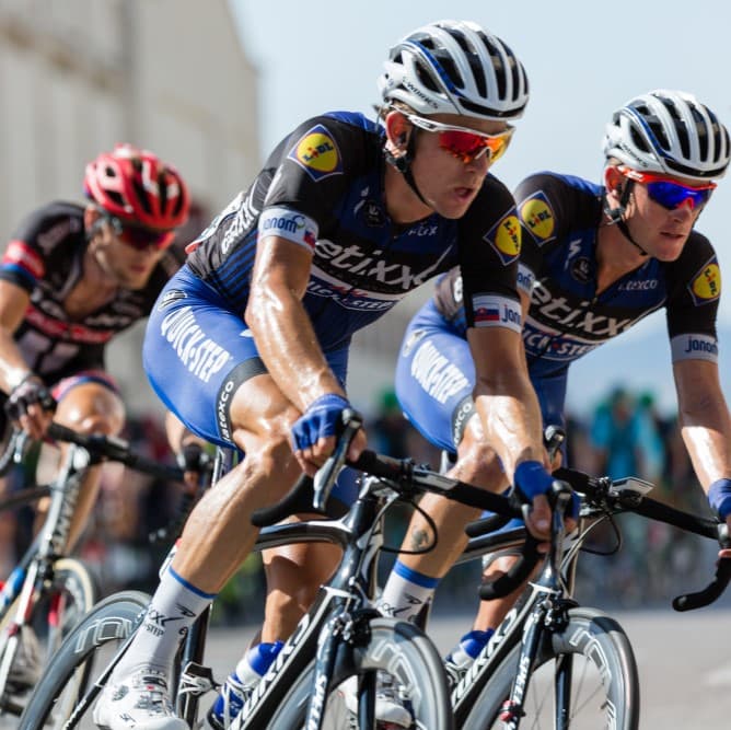 Fotografía de ciclistas en una carrera.